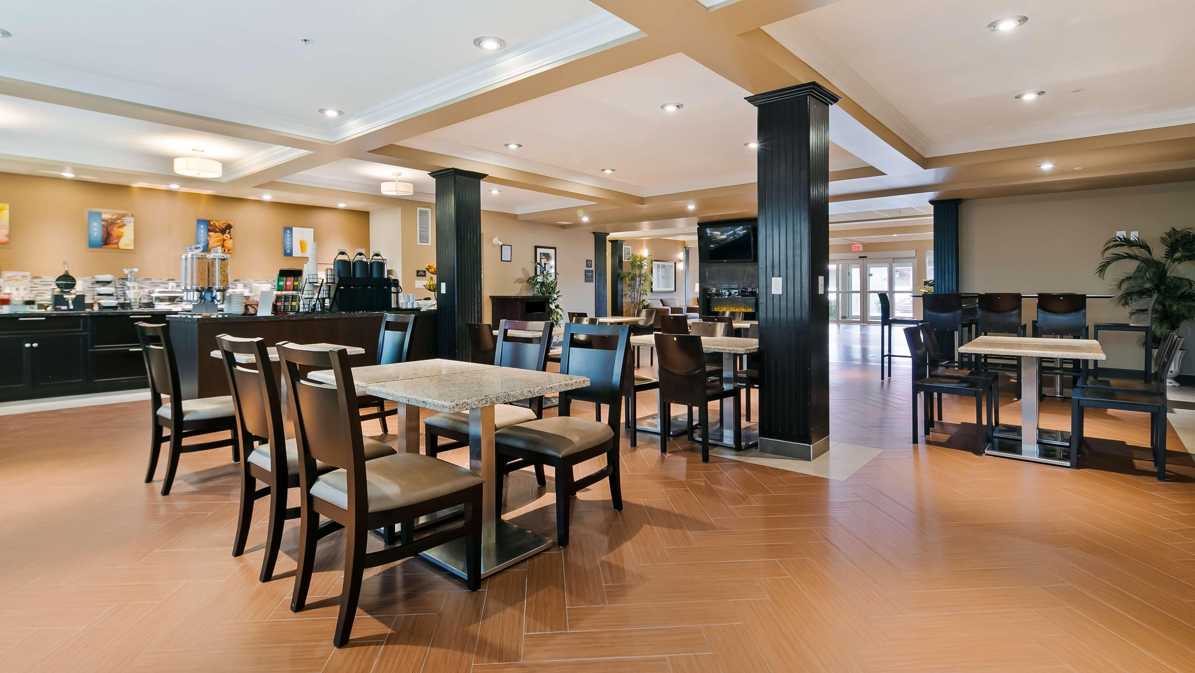 Best Western Plus Peace River Hotel & Suites Εξωτερικό φωτογραφία
